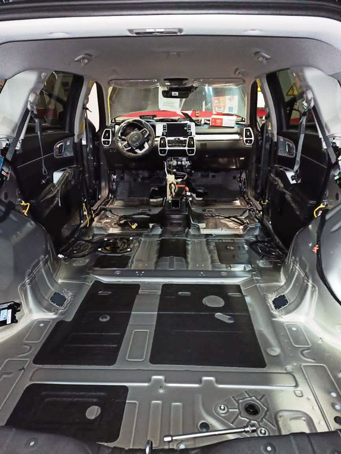 Полная шумоизоляция нового автомобиля KIA SORENTO подготовка