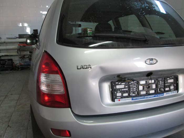 Вмятина на багажнике Lada Kalina